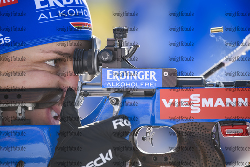 24.01.2019, xkvx, Biathlon IBU Weltcup Pokljuka, Einzel Damen, v.l. Vanessa Hinz (Germany) in aktion am Schiessstand / at the shooting range