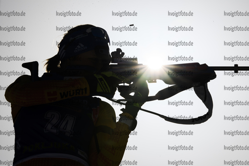 24.01.2019, xkvx, Biathlon IBU Weltcup Pokljuka, Einzel Damen, v.l. Franziska Preuss (Germany) in aktion am Schiessstand / at the shooting range