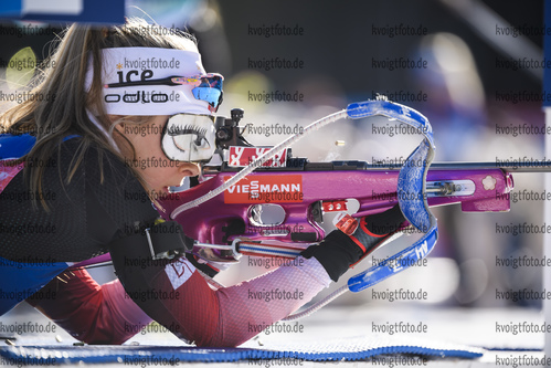 24.01.2019, xkvx, Biathlon IBU Weltcup Pokljuka, Einzel Damen, v.l. Ingrid Landmark Tandrevold (Norway) in aktion am Schiessstand / at the shooting range