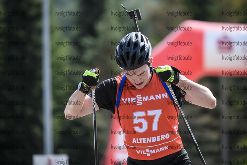 06.09.2020, xkvx, Biathlon Deutsche Meisterschaften Altenberg, Verfolgung Herren, v.l. Joshua Simon (Germany)  / 