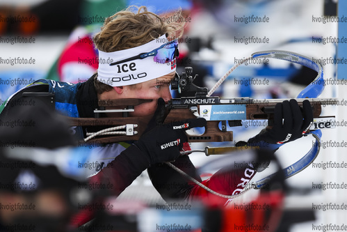 26.01.2021, xtwx, Biathlon IBU European Championships Duszniki Zdroj, Training Damen und Herren, v.l. Filip Fjeld Andersen (Norway) in aktion am Schiessstand / at the shooting range