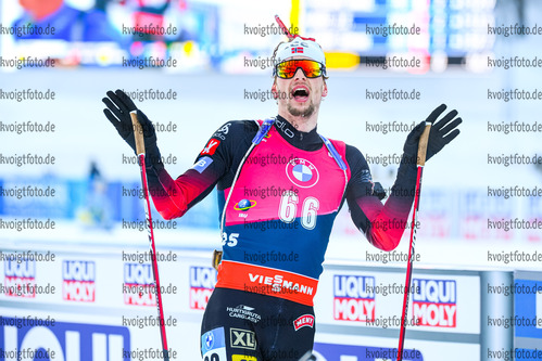 17.02.2021, xkvx, Biathlon IBU World Championships Pokljuka, Einzel Herren, v.l. Sturla Holm Laegreid (Norway) im Ziel / in the finish