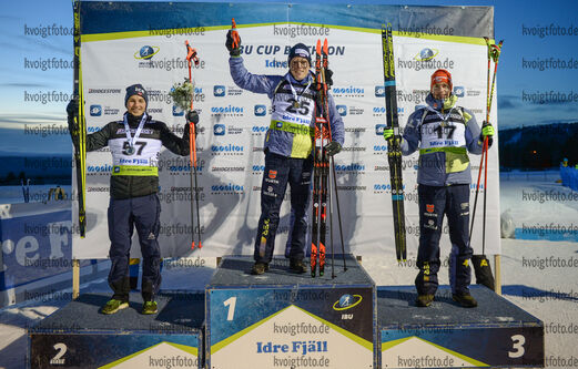 25.11.2021, xetx, Biathlon IBU Cup Idre, Sprint Men, v.l. Sverre Dahlen Aspenes (NOR), Lucas Fratzscher (GER), Johannes Kuehn (GER)