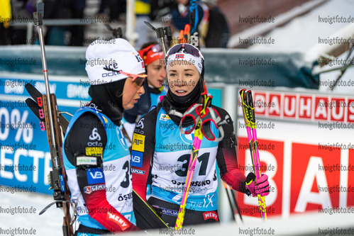 04.12.2021, xkvx, Biathlon IBU World Cup Oestersund, Pursuit Women, v.l. Ingrid Landmark Tandrevold (Norway) und Emilie Aagheim Kalkenberg (Norway) im Ziel / in the finish