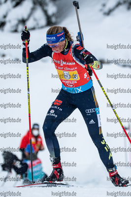 11.12.2021, xkvx, Biathlon IBU World Cup Hochfilzen, Relay Women, v.l. Vanessa Hinz (Germany) in aktion / in action competes