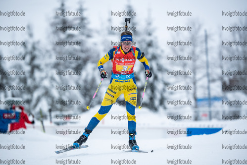 11.12.2021, xkvx, Biathlon IBU World Cup Hochfilzen, Relay Women, v.l. Elvira Oeberg (Sweden) in aktion / in action competes