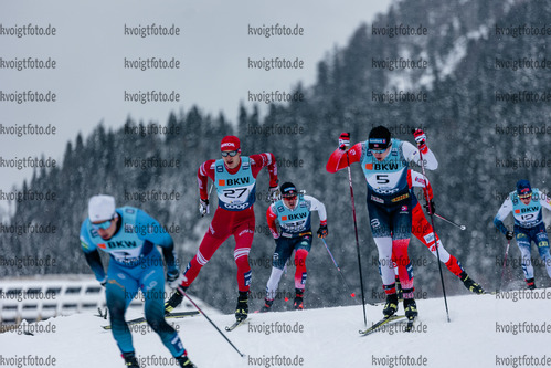 11.12.2021, xljkx, Cross Country FIS World Cup Davos, Men Sprint Final, v.l. Gleb Retivykh (Russia), Erik Valnes (Norway)  / 