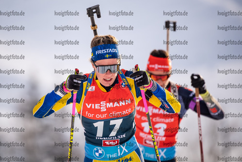 12.12.2021, xkvx, Biathlon IBU World Cup Hochfilzen, Pursuit Women, v.l. Elvira Oeberg (Sweden) in aktion / in action competes