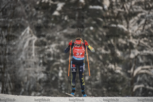 16.12.2021, xkvx, Biathlon IBU World Cup Le Grand Bornand, Sprint Women, v.l. Vanessa Voigt (Germany) in aktion / in action competes