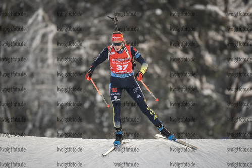 16.12.2021, xkvx, Biathlon IBU World Cup Le Grand Bornand, Sprint Women, v.l. Vanessa Voigt (Germany) in aktion / in action competes