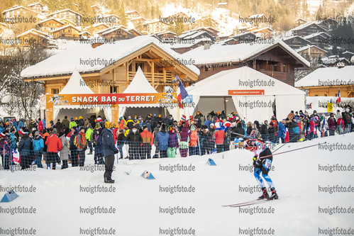 16.12.2021, xkvx, Biathlon IBU World Cup Le Grand Bornand, Sprint Women, v.l.  Fans an der Strecke / Fans at the track