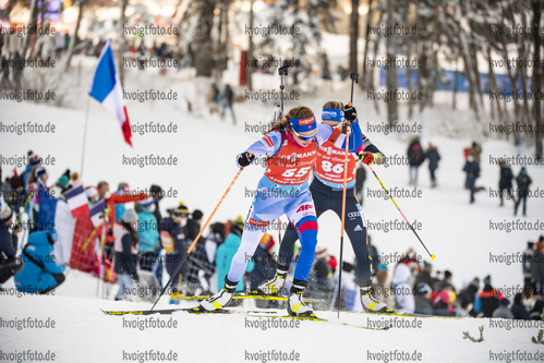 16.12.2021, xkvx, Biathlon IBU World Cup Le Grand Bornand, Sprint Women, v.l. Ivona Fialkova (Slovakia) Anna Weidel (Germany) in aktion / in action competes