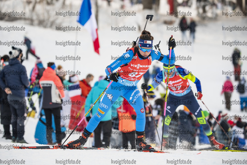 16.12.2021, xkvx, Biathlon IBU World Cup Le Grand Bornand, Sprint Women, v.l. Linda Zingerle (Italy) in aktion / in action competes