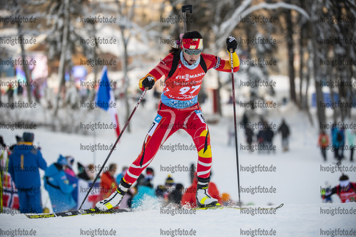 16.12.2021, xkvx, Biathlon IBU World Cup Le Grand Bornand, Sprint Women, v.l. Yuhuan Ding (China) in aktion / in action competes