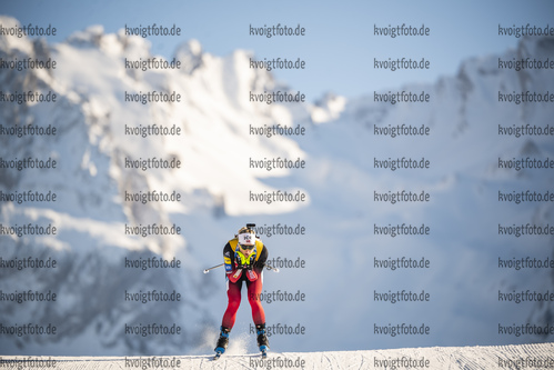 18.12.2021, xkvx, Biathlon IBU World Cup Le Grand Bornand, Pursuit Women, v.l. Marte Olsbu Roeiseland (Norway) in aktion / in action competes