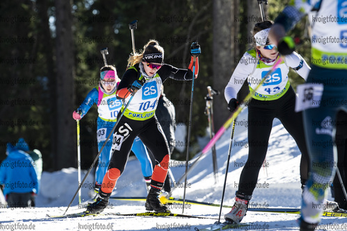 18.12.2021, xsoex, Biathlon Alpencup Pokljuka, Sprint Women, v.l. Amelie Zimmermann (Germany)  / 