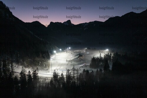 15.01.2022, xkvx, Biathlon IBU World Cup Ruhpolding, Stadium Overview, v.l. Feature / Stadionansicht / Luftbild / Drohnenbild / Drohne / Flutlicht / Stadium Overview / Dronepicture / Drone / Night / Floodlight