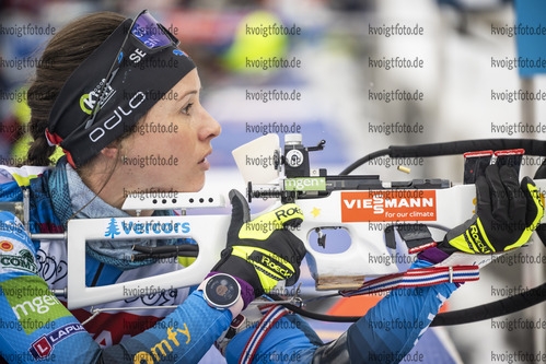 22.01.2022, xkvx, Biathlon IBU World Cup Anterselva, Training Women and Men, v.l. Anais Chevalier-Bouchet (France) in aktion am Schiessstand / at the shooting range