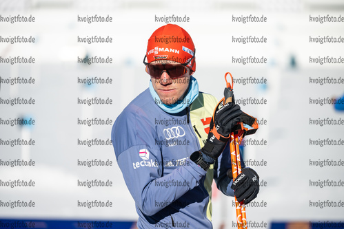 23.01.2022, xkvx, Biathlon IBU World Cup Anterselva, Relay Men, v.l. Roman Rees (Germany) schaut / looks on