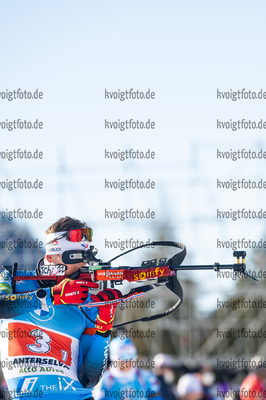 23.01.2022, xkvx, Biathlon IBU World Cup Anterselva, Relay Men, v.l. Fabien Claude (France) in aktion am Schiessstand / at the shooting range