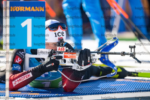 23.01.2022, xkvx, Biathlon IBU World Cup Anterselva, Relay Men, v.l. Tarjei Boe (Norway) in aktion am Schiessstand / at the shooting range