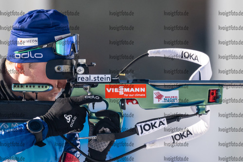 23.01.2022, xkvx, Biathlon IBU World Cup Anterselva, Relay Men, v.l. Sebastian Stalder (Switzerland) in aktion am Schiessstand / at the shooting range