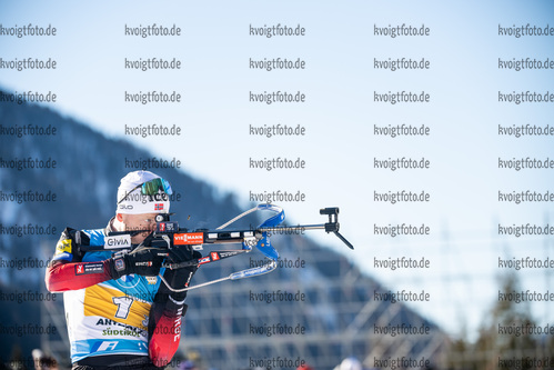 23.01.2022, xkvx, Biathlon IBU World Cup Anterselva, Relay Men, v.l. Johannes Thingnes Boe (Norway) in aktion am Schiessstand / at the shooting range