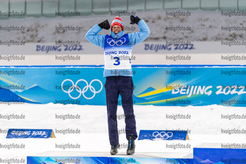 Zhangjiakou, China, 13.02.22: Tarjei Boe (Norway) bei der Siegerehrung der Biathlon Verfolgung der Herren waehrend den Olympischen Winterspielen 2022 in Peking am 13. Februar 2022 in Zhangjiakou. (Foto von Kevin Voigt / VOIGT)

Zhangjiakou, China, 13.02.22: Tarjei Boe (Norway) at the flower ceremony after the men´s biathlon pursuit at the Olympic Winter Games 2022 on February 13, 2022 in Zhangjiakou. (Photo by Kevin Voigt / VOIGT)