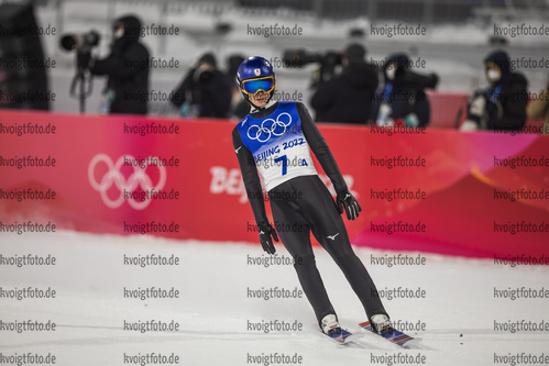 Zhangjiakou, China, 14.02.22: Ryoyu Kobayashi (Japan) in aktion beim Team Skispringen der Herren von der Grossschanze waehrend den Olympischen Winterspielen 2022 in Peking am 14. Februar 2022 in Zhangjiakou. (Foto von Tom Weller / VOIGT)

Zhangjiakou, China, 14.02.22: Ryoyu Kobayashi (Japan) in action competes during the men´s team ski jumping from the large hill at the Olympic Winter Games 2022 on February 14, 2022 in Zhangjiakou. (Photo by Tom Weller / VOIGT)