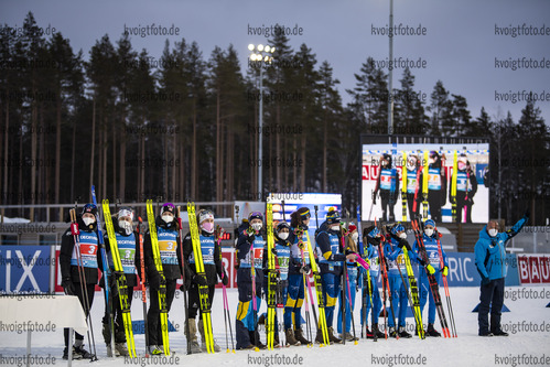 AKontiolahti, Finnland, 03.03.22: Marte Olsbu Roeiseland (Norway), Tiril Eckhoff (Norway), Ida Lien (Norway), Ingrid Landmark Tandrevold (Norway), Linn Persson (Sweden), Anna Magnusson (Sweden), Hanna Oeberg (Sweden), Elvira Oeberg (Sweden), Samuela Comola (Italy), Dorothea Wierer (Italy), Federica Sanfilippo (Italy), Lisa Vittozzi (Italy) bei der Siegerehrung waehrend des 4x6km Relays der Frauen bei dem BMW IBU World Cup im Biathlon am 03. Februar 2022 in Kontiolahti. (Foto von Kevin Voigt / VOIGT)

Kontiolahti, Finland, 03.03.22: Marte Olsbu Roeiseland (Norway), Tiril Eckhoff (Norway), Ida Lien (Norway), Ingrid Landmark Tandrevold (Norway), Linn Persson (Sweden), Anna Magnusson (Sweden), Hanna Oeberg (Sweden), Elvira Oeberg (Sweden), Samuela Comola (Italy), Dorothea Wierer (Italy), Federica Sanfilippo (Italy), Lisa Vittozzi (Italy) at the medal ceremony during the 4x6km women’s relay at the Biathlon BMW IBU World March 03, 2022 in Kontiolahti. (Photo by Kevin Voigt / VOIGT)