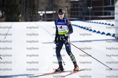 Lenzerheide, Schweiz, 06.03.22: Justus Strelow (Germany) im Ziel waehrend des 15km Massenstart 60 der Herren bei dem IBU Cup im Biathlon am 06. Februar 2022 in Lenzerheide. (Foto von Benjamin Soelzer / VOIGT)

Lenzerheide, Switzerland, 06.03.22: Justus Strelow (Germany) in the finish during the 15km men’s mass start 60 at the Biathlon IBU Cup March 06, 2022 in Lenzerheide. (Photo by Benjamin Soelzer / VOIGT)