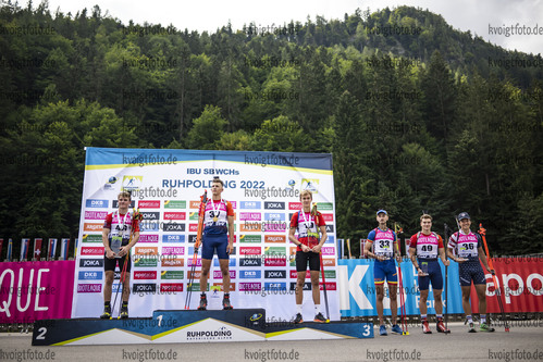 Ruhpolding, Deutschland, 27.08.22: Tomas Mikyska (Czech Republic), Jonas Marecek (Czech Republic), Fabian Kaskel (Germany), George Coltea (Romania), Josef Kabrda (Czech Republic), Vincent Bonacci (United States) bei der Siegerehrung waehrend dem Sprint der Junioren bei den IBU Sommer Weltmeisterschaften im Biathlon am 27. August 2022 in Ruhpolding. (Foto von Kevin Voigt / VOIGT)

Ruhpolding, Germany, 27.08.22: Tomas Mikyska (Czech Republic), Jonas Marecek (Czech Republic), Fabian Kaskel (Germany), George Coltea (Romania), Josef Kabrda (Czech Republic), Vincent Bonacci (United States) at the medal ceremony during the junior men’s sprint at the IBU Summer Biathlon World Championships August 27, 2022 in Ruhpolding. (Photo by Kevin Voigt / VOIGT)