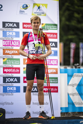 Ruhpolding, Deutschland, 27.08.22: Fabian Kaskel (Germany) bei der Siegerehrung waehrend dem Sprint der Junioren bei den IBU Sommer Weltmeisterschaften im Biathlon am 27. August 2022 in Ruhpolding. (Foto von Kevin Voigt / VOIGT)

Ruhpolding, Germany, 27.08.22: Fabian Kaskel (Germany) at the medal ceremony during the junior men’s sprint at the IBU Summer Biathlon World Championships August 27, 2022 in Ruhpolding. (Photo by Kevin Voigt / VOIGT)