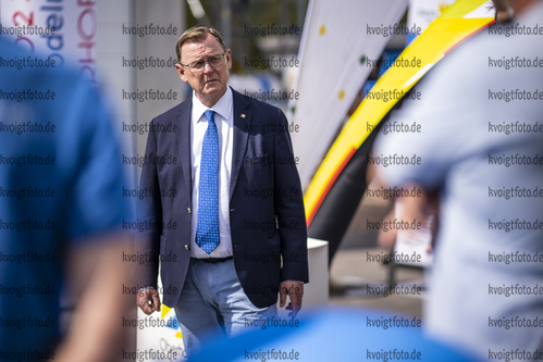 Oberhof, Deutschland, 30.08.22: Thueringer Ministerpraesident Bodo Ramelow schaut waehrend des Fototermins zum Startschuss fuer die Photovoltaik-Anlagen Installation an den Oberhofer Sportstaetten am 30. August 2022 in Oberhof. (Foto von Kevin Voigt / VOIGT)

Oberhof, Germany, 30.08.22: Thueringer Ministerpraesident Bodo Ramelow looks on during the photo session for the start of the photovoltaic system installation at the Oberhof sports facilities at the August 30, 2022 in Oberhof. (Photo by Kevin Voigt / VOIGT)