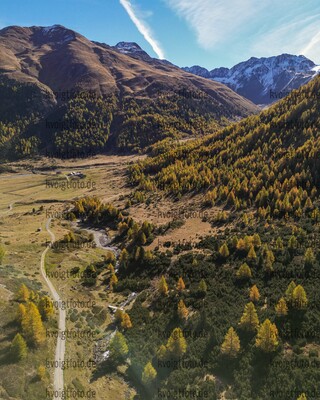 Livigno, Italien, 05.10.22: Feature Landschaft / Berge / Baeume / Drohnenbild / Drohne / Luftbild waehrend des Training am 05. Oktober 2022 in Livigno. (Foto von Kevin Voigt / VOIGT)

Livigno, Italy, 05.10.22: Feature Landscape / Mountains / Dronepicture / Drone / Overview during the training at the October 05, 2022 in Livigno. (Photo by Kevin Voigt / VOIGT)