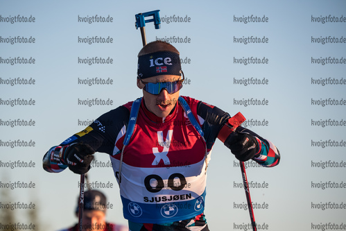 Sjusjoen, Norwegen, 12.11.22: Johannes Thingnes Boe  (Norway) in aktion waehrend des Sprint der Herren bei dem Season Opening im Biathlon am 12. November 2022 in Sjusjoen. (Foto von Kevin Voigt / VOIGT)

Sjusjoen, Norway, 12.11.22: Johannes Thingnes Boe  (Norway) in action competes during the men’s sprint at the Biathlon Season Opening on November 12, 2022 in Sjusjoen. (Photo by Kevin Voigt / VOIGT)