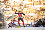 18.12.2021, xkvx, Biathlon IBU World Cup Le Grand Bornand, Pursuit Men, v.l. Johannes Thingnes Boe (Norway) in aktion / in action competes